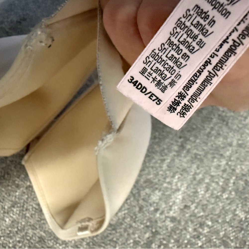 Seamless Strapless Nude Bra - Picture 4 of 4
